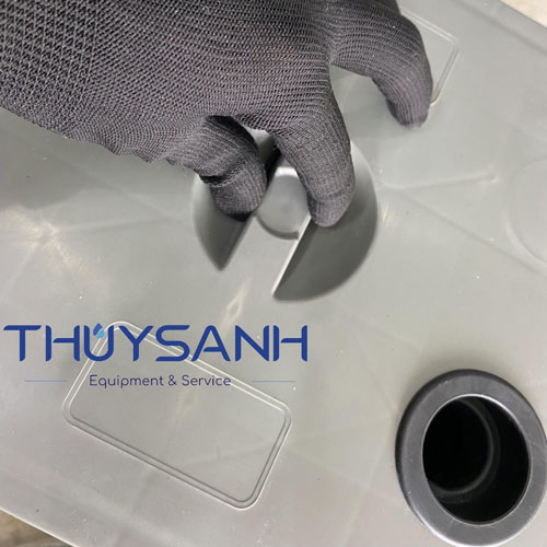 Nắp bể bẫy mỡ nhựa 3 ngăn có thiết kế tay nắm đóng mở tiện lợi