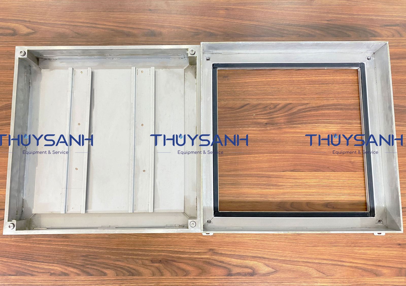 Khung trong và khung ngoài của nắp bể