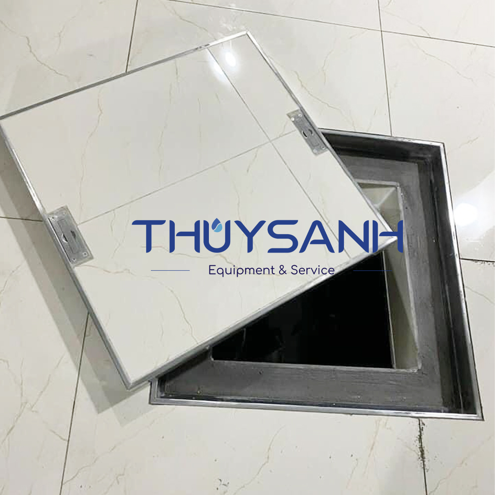 Khung dưới của nắp bể nắp cố định vào thành bể nước