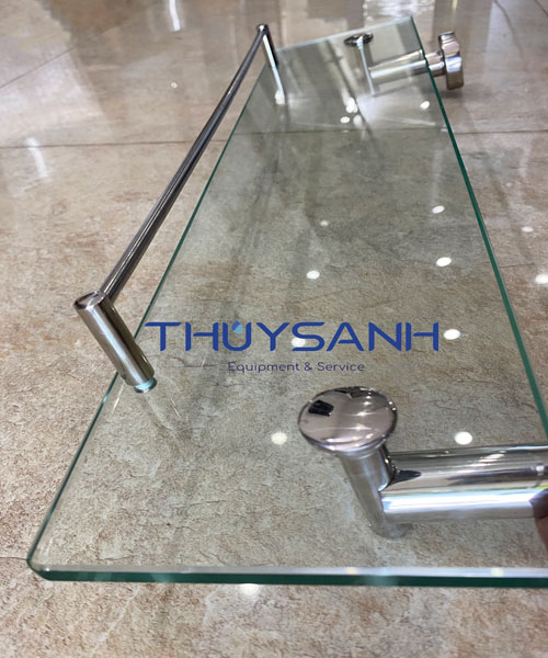 Kệ kính phòng tắm có thanh chắn phía trước ngăn rớt đồ
