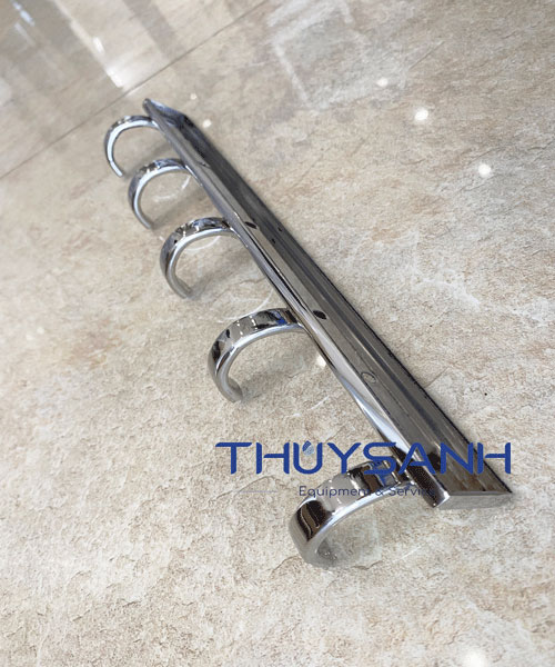 Khoảng cách giữa các móc được tính toán hợp lý