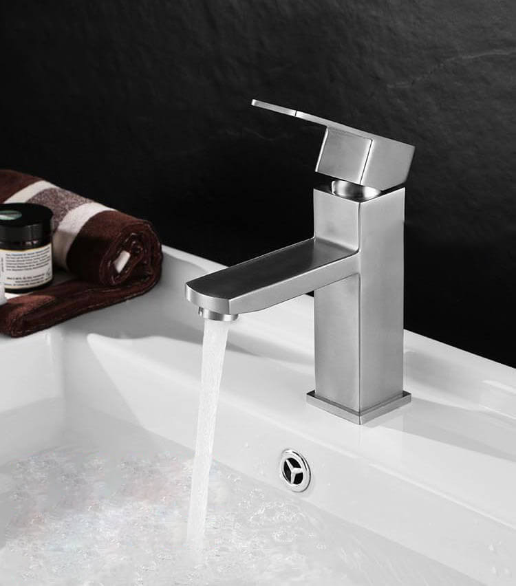 Vòi lavabo nóng lạnh model RM03