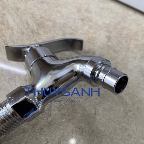 Đầu vòi được thiết kế  giúp tiết kiệm nước và không bắn nước.