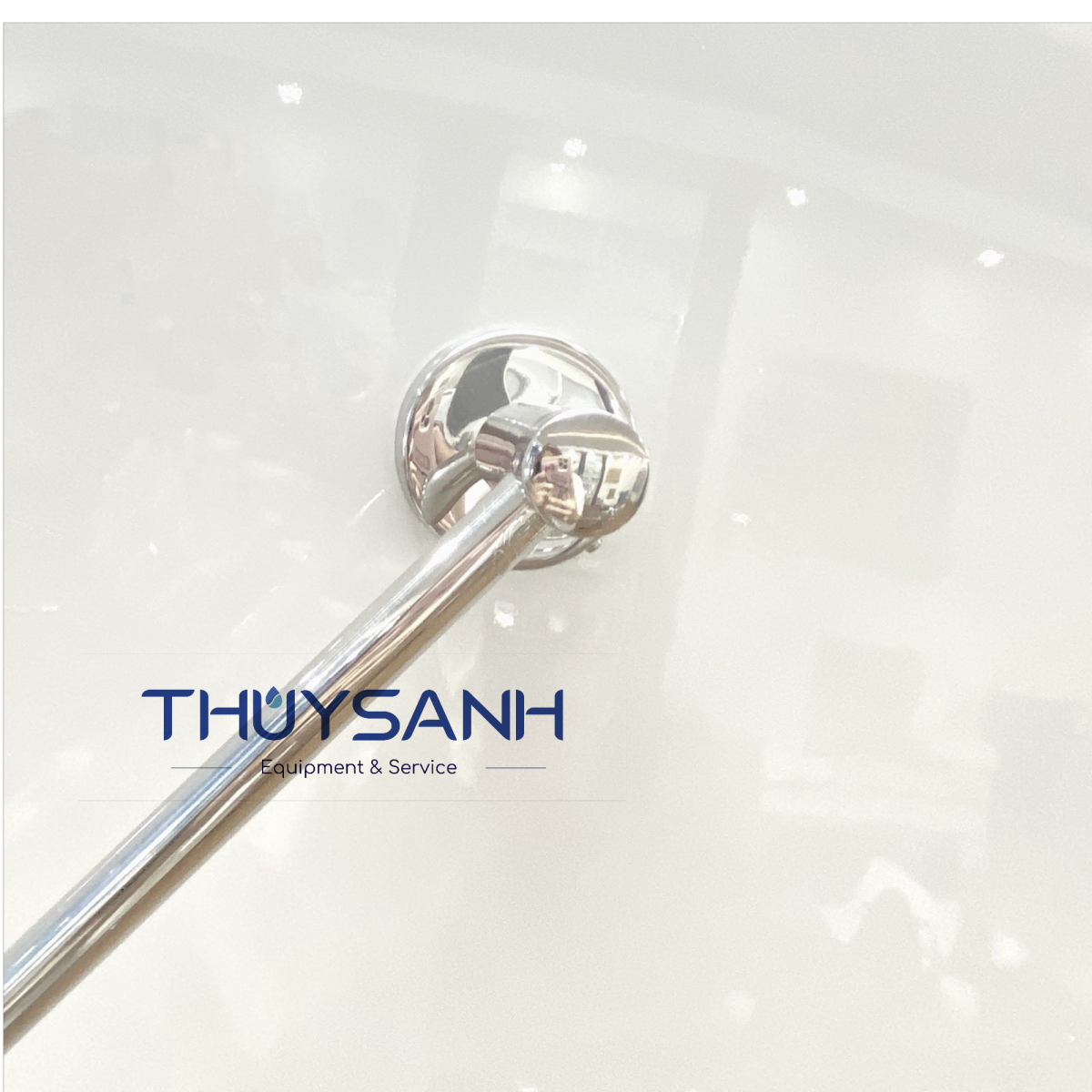 vắt khăn đơn inox 304 áp sát vào tường